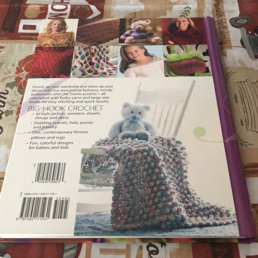 Big-Hook Crochet Book - Picture 2 of 10